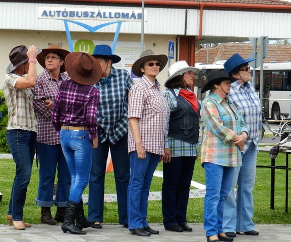 Katonai toborzás Berettyóújfaluban 09